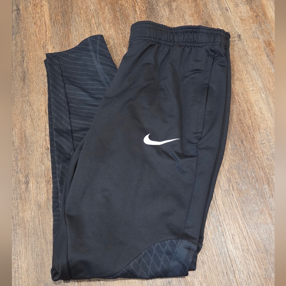 Nike Women's Dri-FIT Strike Jogger Pant